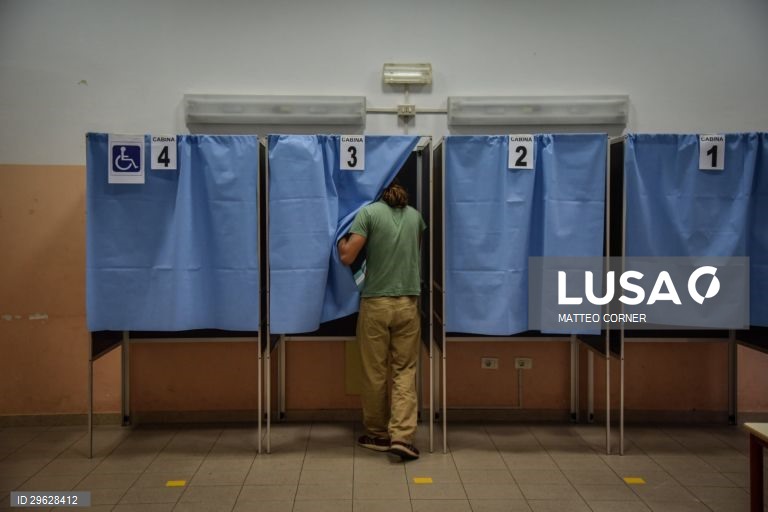 Referendo para reduzir deputados em Itália