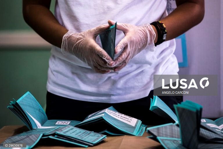 Referendo para reduzir deputados em Itália