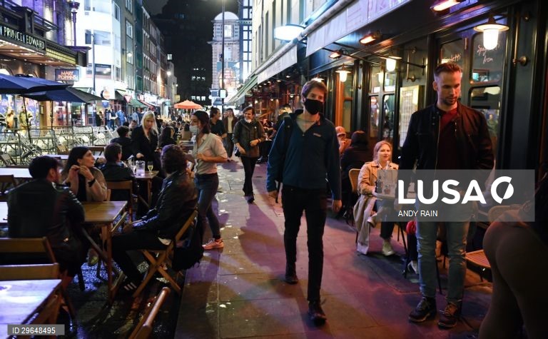 Covid-19: Pubs na Grã-Bretanha com novas regras 