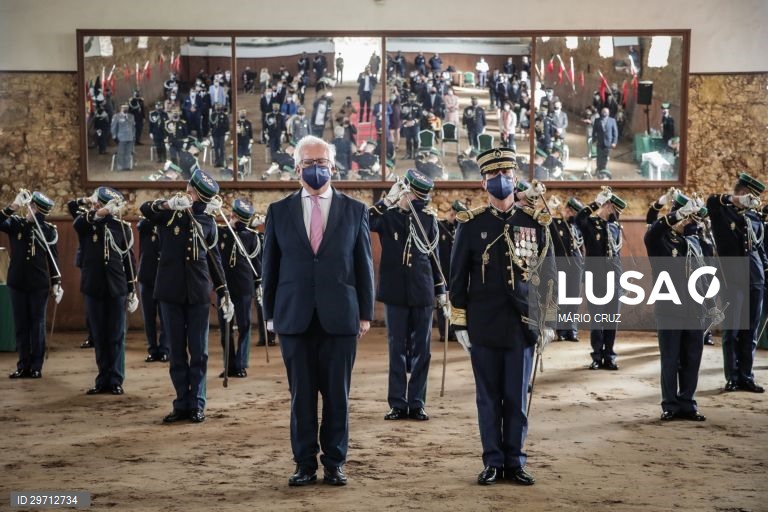 Entrega das espadas aos novos oficiais da GNR em Lisboa