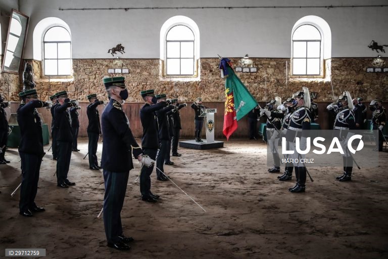 Entrega das espadas aos novos oficiais da GNR em Lisboa