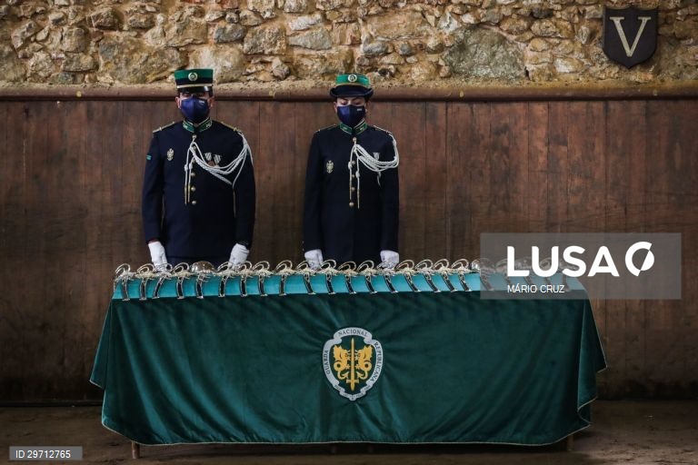 Entrega das espadas aos novos oficiais da GNR em Lisboa