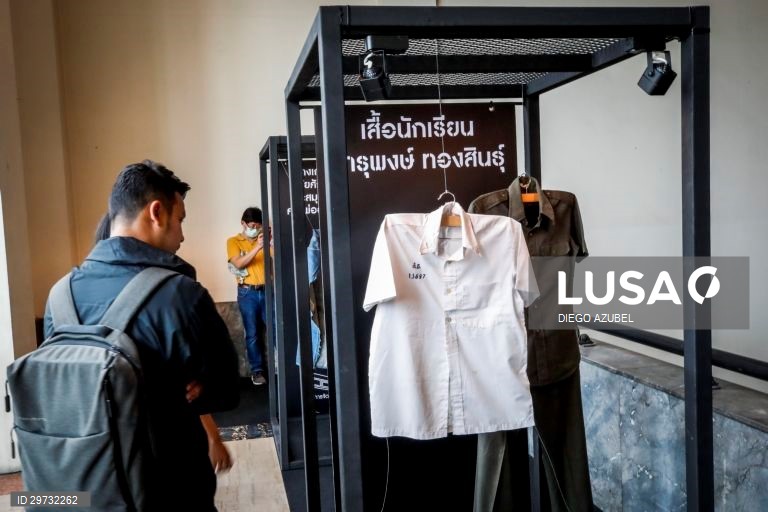 Exposição sobre o massacre numa Universidade de Banguecoque em 1976 