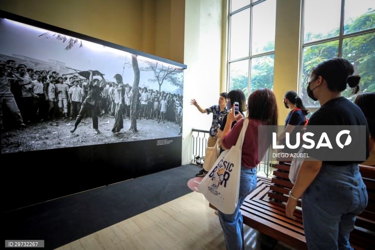 Exposição sobre o massacre numa Universidade de Banguecoque em 1976 