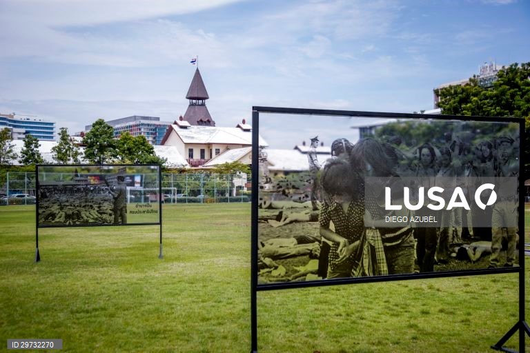 Exposição sobre o massacre numa Universidade de Banguecoque em 1976 