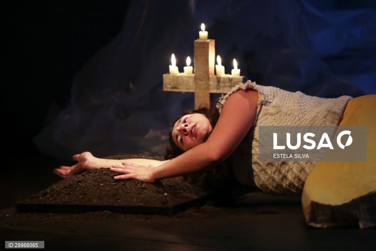 Ensaio de imprensa do espetáculo “Desumanização” de Valter Hugo Mãe, numa dramaturgia de Zé Pedro, com direção e encenação de José Leitão, Porto, 05 de novembro de 2020. A produção é do Teatro Art'Imagem e tem estreia marcada para o dia 10 de novembro, na Quinta da Caverneira, na Maia. ESTELA SILVA/LUSA