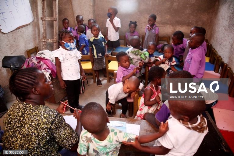 Escola Bright Achievers sem propinas na Nigéria