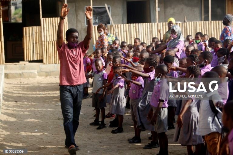 Escola Bright Achievers sem propinas na Nigéria