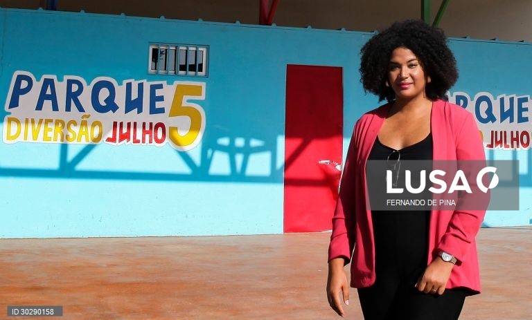 Alícia Alves, diretora geral do Parque 5 de Julho, Cidade da Praia, Cabo Verde, 23 de dezembro de 2020. Depois de vários anos em construção, o Parque de Diversão 5 de Julho, que abriu ao público parcialmente em junho passado, situado no emblemático parque com o mesmo nome, na zona da Fazenda, tinha inauguração prevista para 20 de março último, mas um dia antes o país notificou o primeiro caso do novo coronavírus e parou tudo. (ACOMPANHA TEXTO DE 26/12/2020) FERNANDO DE PINA/LUSA