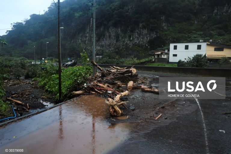 Mau tempo em Machico na Ilha da Madeira