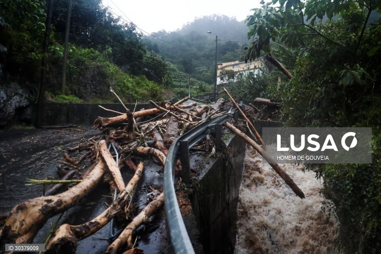 Mau tempo em Machico na Ilha da Madeira