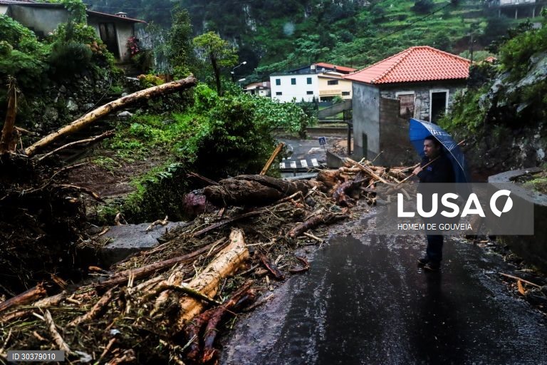 Mau tempo em Machico na Ilha da Madeira