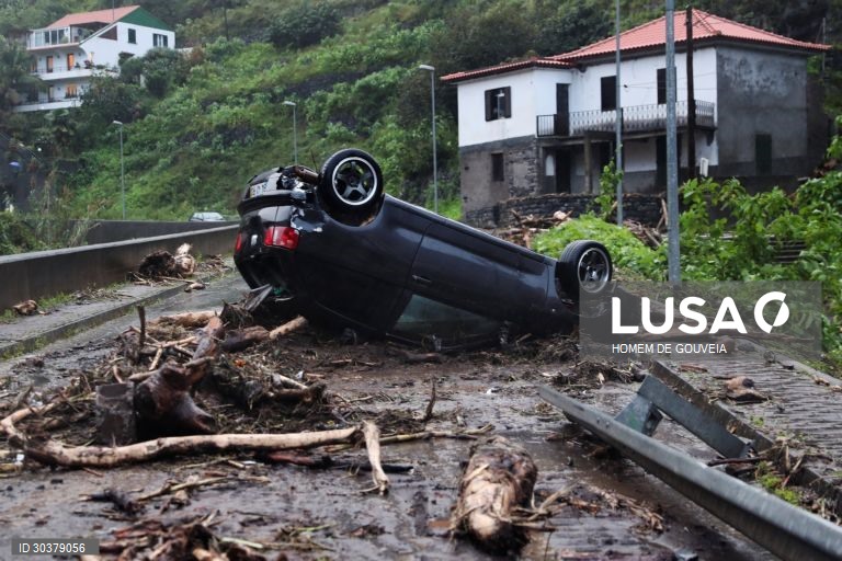 Mau tempo em Machico na Ilha da Madeira