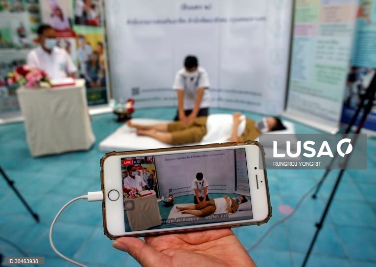 Cursos de formação profissional online para desempregados afectados pela pandemia da covid-19 na Tailândia