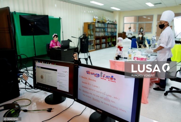 Cursos de formação profissional online para desempregados afectados pela pandemia da covid-19 na Tailândia
