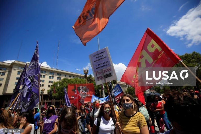 Argentina: Protesto em Buenos Aires contra a violência contra as mulheres 