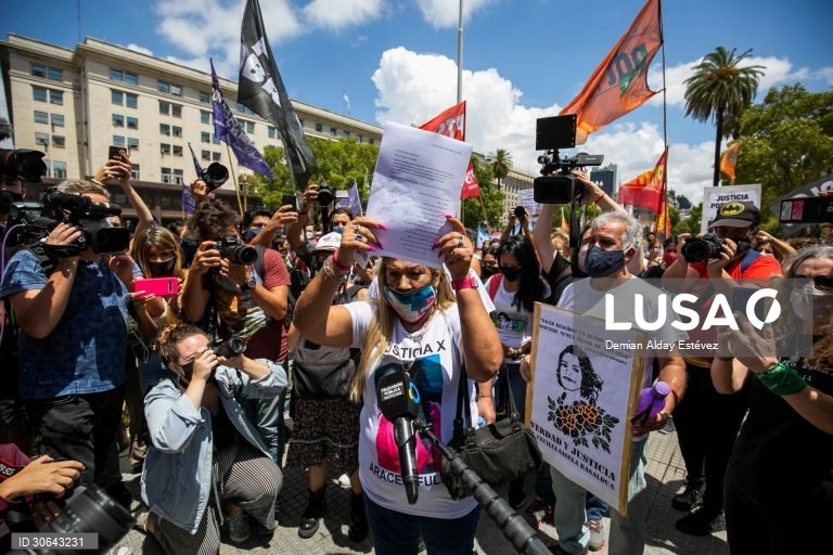 Argentina: Protesto em Buenos Aires contra a violência contra as mulheres 