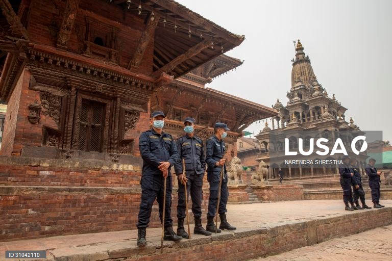 Celebração do Holi ou Festival das Cores no Nepal.