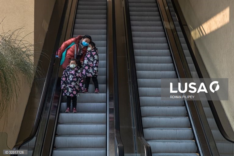 China aumenta para três limite de filhos por casal
