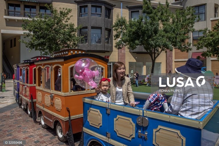 China aumenta para três limite de filhos por casal
