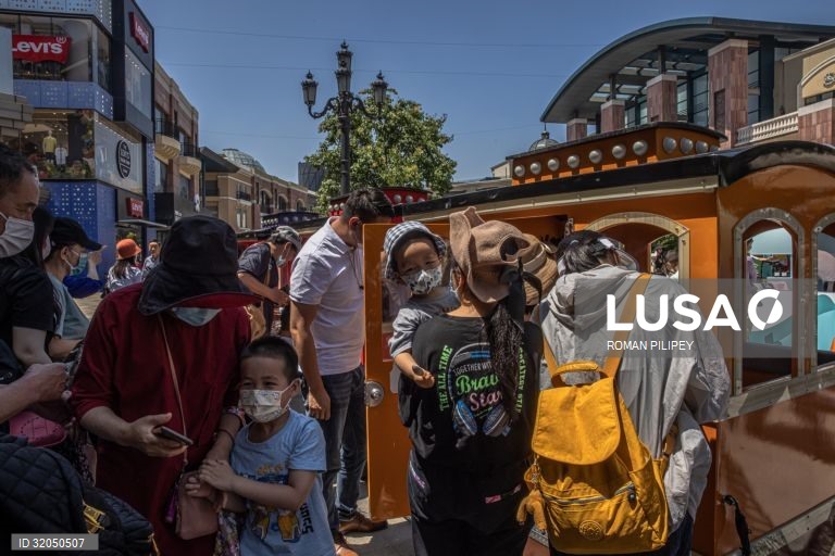 China aumenta para três limite de filhos por casal
