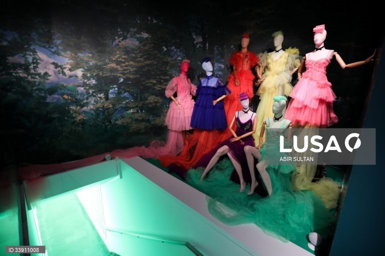 Exposição de moda no Museu Holon Design em Israel