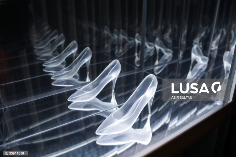 Exposição de moda no Museu Holon Design em Israel