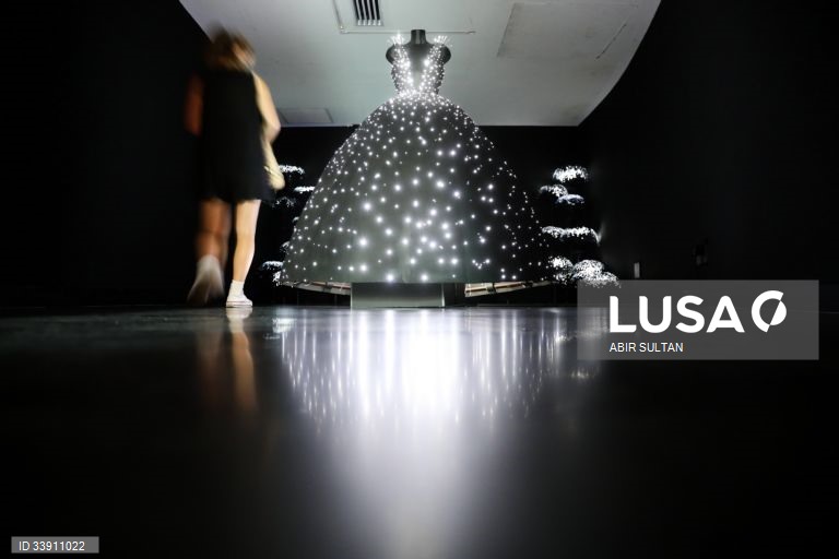 Exposição de moda no Museu Holon Design em Israel