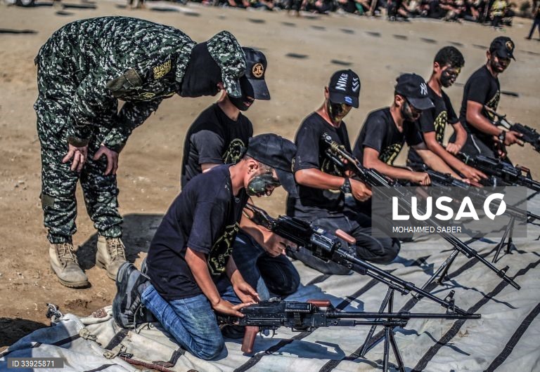Campo militar de Verão para jovens em Gaza