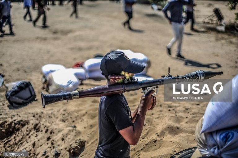 Campo militar de Verão para jovens em Gaza