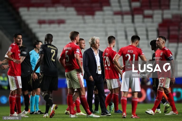 Benfica perde com Bayern Munique por 4-0 em jogo da Liga dos Campeões de futebol