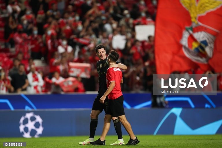 Benfica perde com Bayern Munique por 4-0 em jogo da Liga dos Campeões de futebol