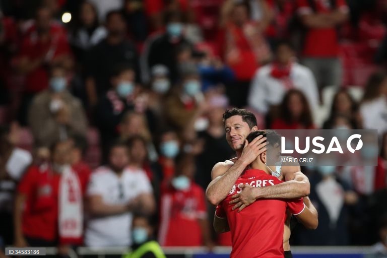 Benfica perde com Bayern Munique por 4-0 em jogo da Liga dos Campeões de futebol