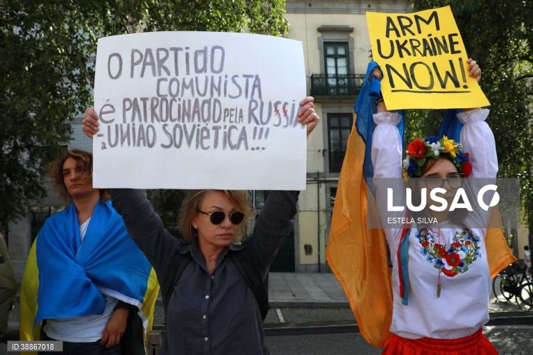 Contra-protesto de ucranianos no Porto
