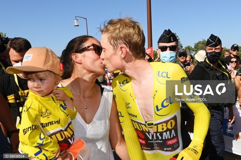 Jonas Vingegaard vence a Volta à França em bicicleta 2022