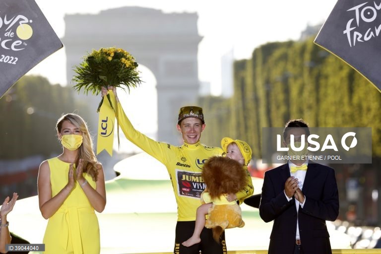 Jonas Vingegaard vence a Volta à França em bicicleta 2022