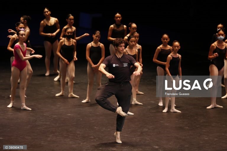 Dançarino Mexicano Isaac Hernandez promove novos talentos no norte do México