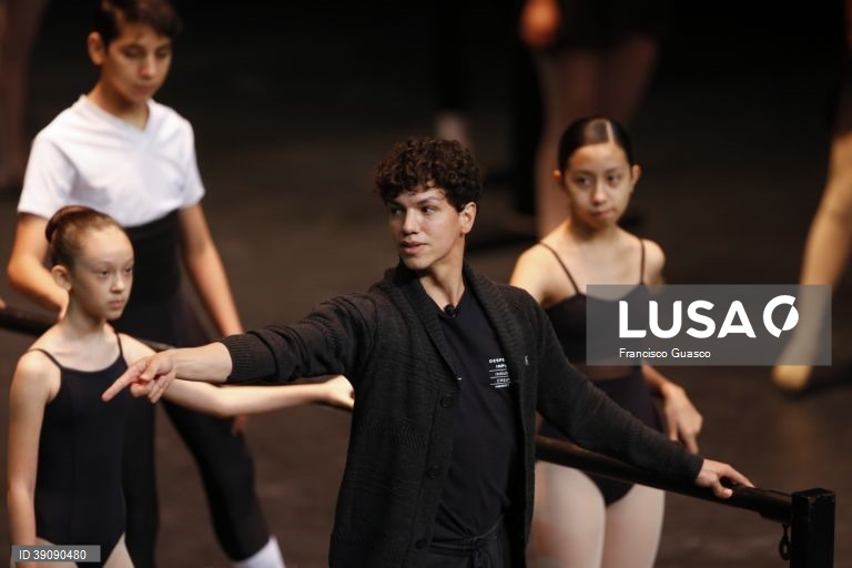 Dançarino Mexicano Isaac Hernandez promove novos talentos no norte do México