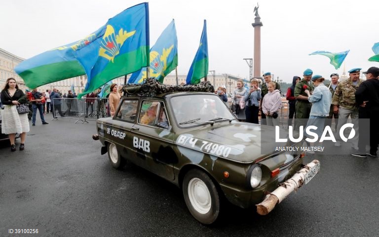 São Petersburgo: Dia do paraquedista