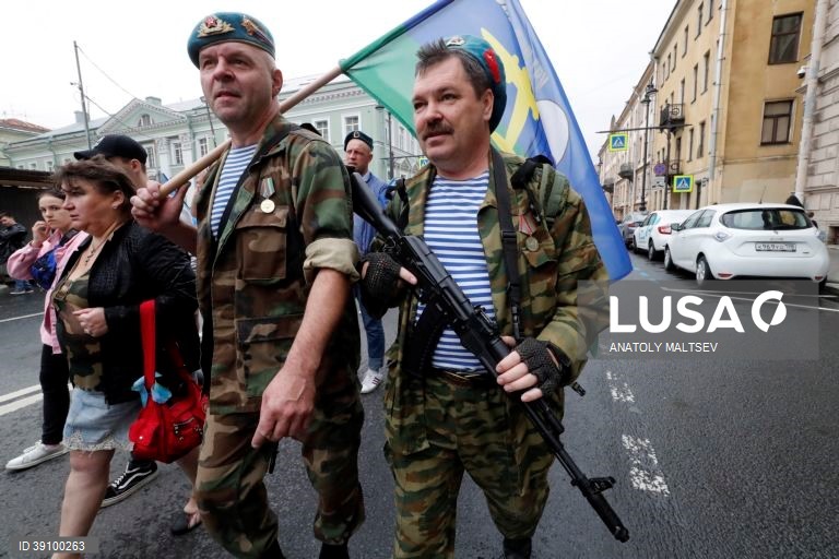 São Petersburgo: Dia do paraquedista