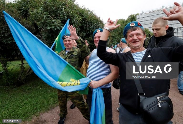 São Petersburgo: Dia do paraquedista