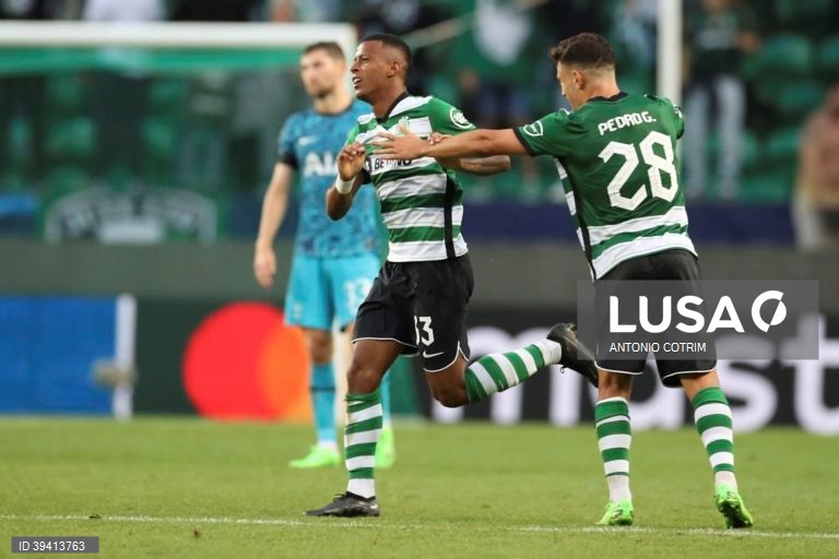 Sporting vence Tottenham, por 2-0, em jogo da Liga dos Campeões de futebol