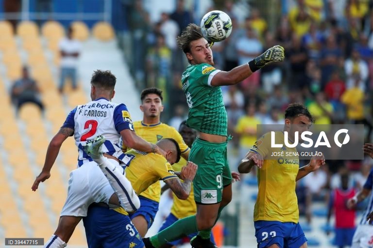 FC Porto empata com Estoril Praia (1-1), em jogo da I Liga portuguesa de futebol