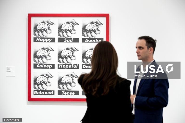 EUA: Exposição do Museu de Arte de Orange County em Costa Mesa, Califórnia