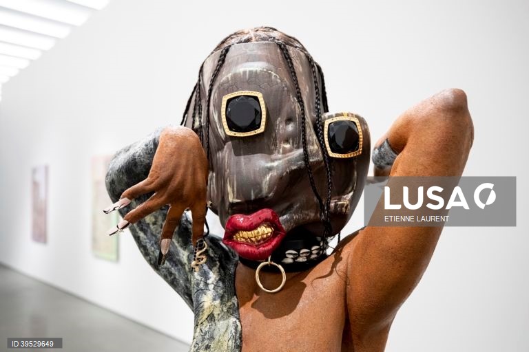 EUA: Exposição do Museu de Arte de Orange County em Costa Mesa, Califórnia