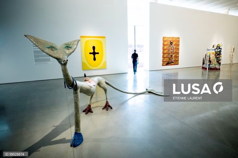 EUA: Exposição do Museu de Arte de Orange County em Costa Mesa, Califórnia