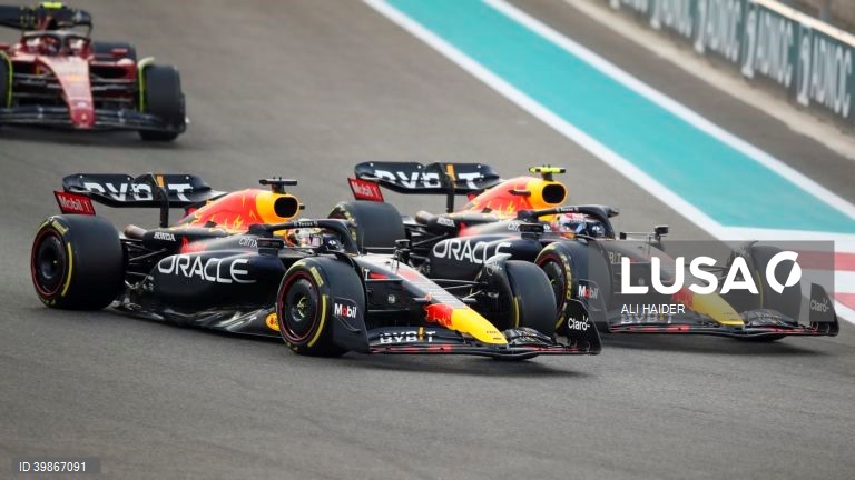 O neerlandês Max Verstappen (Red Bull) conquistou a 15.ª vitória da temporada no Grande Prémio de Abu Dhabi, enquanto o monegasco Charles Leclerc (Ferrari) segurou o segundo lugar no Mundial de Fórmula 1, após a 22.ª e última prova.