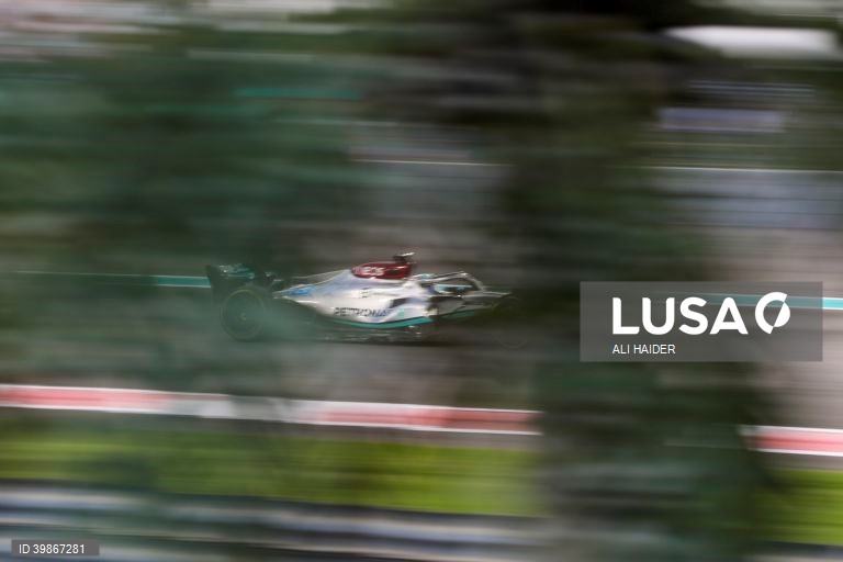 O neerlandês Max Verstappen (Red Bull) conquistou a 15.ª vitória da temporada no Grande Prémio de Abu Dhabi, enquanto o monegasco Charles Leclerc (Ferrari) segurou o segundo lugar no Mundial de Fórmula 1, após a 22.ª e última prova.