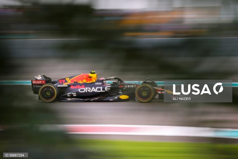 O neerlandês Max Verstappen (Red Bull) conquistou a 15.ª vitória da temporada no Grande Prémio de Abu Dhabi, enquanto o monegasco Charles Leclerc (Ferrari) segurou o segundo lugar no Mundial de Fórmula 1, após a 22.ª e última prova.