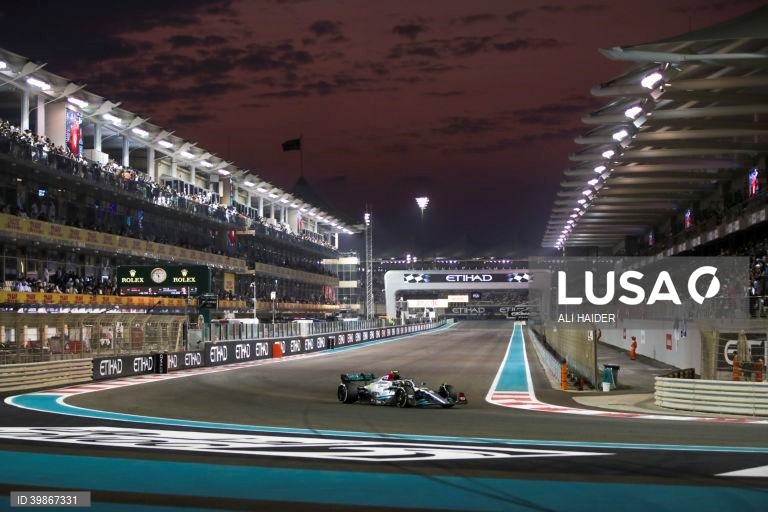 O neerlandês Max Verstappen (Red Bull) conquistou a 15.ª vitória da temporada no Grande Prémio de Abu Dhabi, enquanto o monegasco Charles Leclerc (Ferrari) segurou o segundo lugar no Mundial de Fórmula 1, após a 22.ª e última prova.